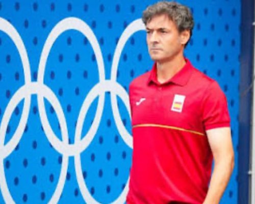 Nový kouč by rád bydlel vedle Nedvěda. A hned požádal o svolení zaletět za Schickem
