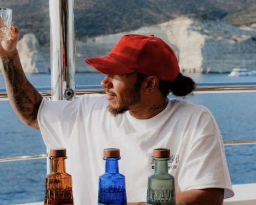 Hamilton má po bolestivé ztrátě nového parťáka. Do jeho života vstoupila nejen Kim Kardashian, ale i fenka Halo