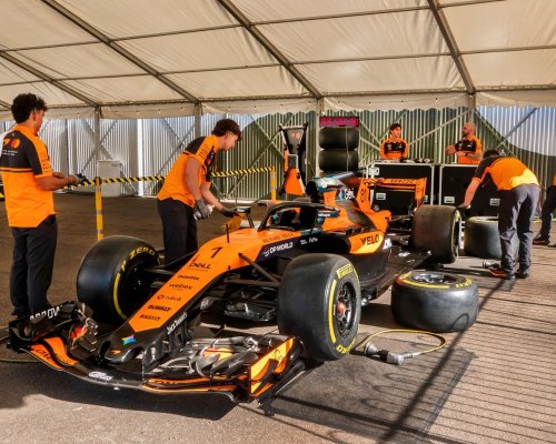 Ztrácejí v každém kole. McLaren řeší problém, který se objevuje mezi rovinkou a zatáčkou