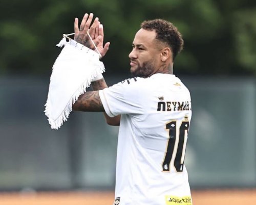 Fotbal zkouší nový trest za zdržování brankářů. Historicky prvním potrestaným byl Neymar