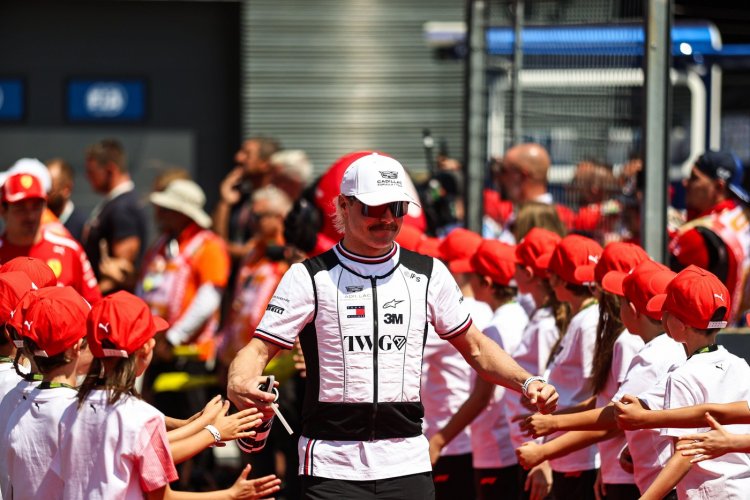 Finský pilot Formule 1 Bottas vyměnil Cadilac za kolo a nepohrdl závodem v Hlinsku