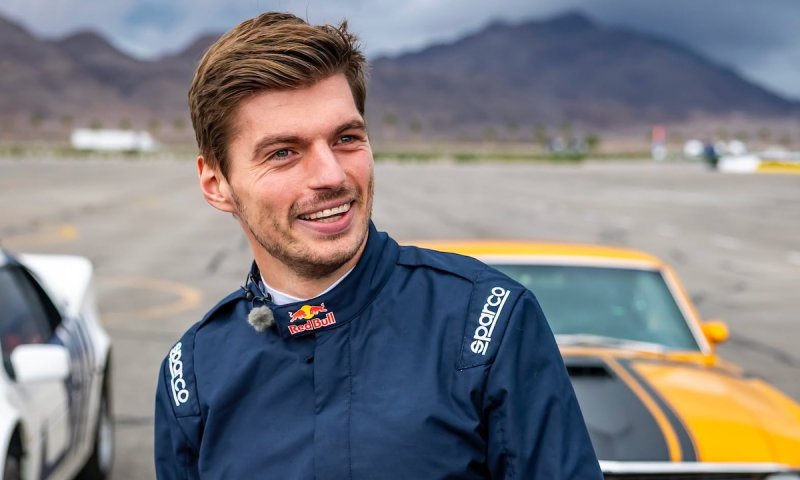 Verstappen podepsal do roku 2030. Uudržet si nejlepšího jezdce na startovním roštu je fantastické, mnou si ruce v Red Bullu