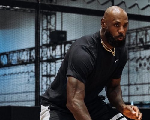 Území, kam ještě nikdo nevstoupil. LeBron míří do 24. sezony, premiéry má plné velkých čísel