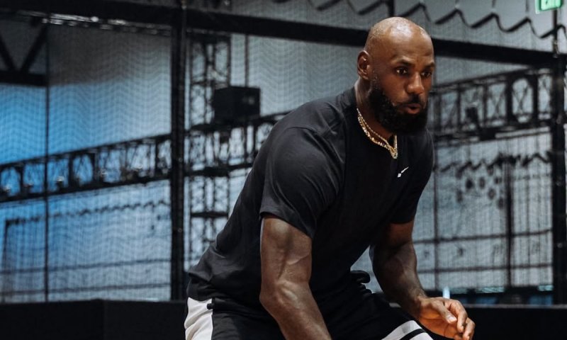Území, kam ještě nikdo nevstoupil. LeBron míří do 24. sezony, premiéry má plné velkých čísel