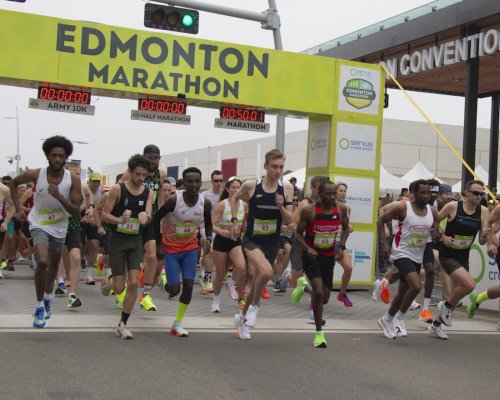 42,195 km? Ani náhodou. V Edmontonu běžci absolvovali maraton o 675 metrů delší