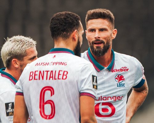Ancelotti junior začal vítězně. Pomohl mu nestárnoucí Giroud, jenž skóroval těsně před čtyřicítkou