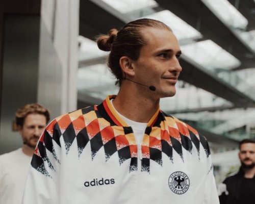Zverev má plán na nejnavštěvovanější tenisový zápas historie. V chrámu Bayernu by mu ale museli pomoci Nadal, Federer a Djokovič
