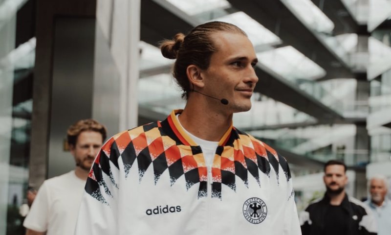 Zverev má plán na nejnavštěvovanější tenisový zápas historie. V chrámu Bayernu by mu ale museli pomoci Nadal, Federer a Djokovič