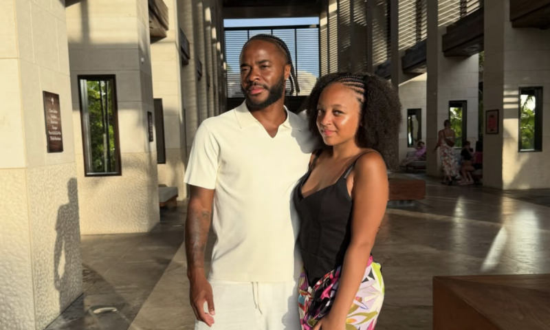 Sterling má problém na place i mimo něj. Po nehodě s Lamborghini čelí třem obviněním