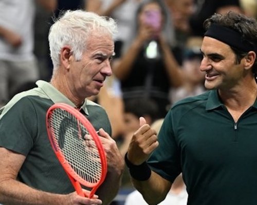 McEnroe, Agassi, Roddick a Federer na jednom kurtu. New York zažil noc tenisových legend