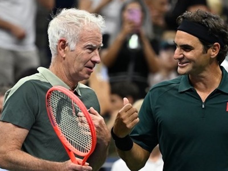 McEnroe, Agassi, Roddick a Federer na jednom kurtu. New York zažil noc tenisových legend
