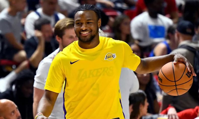 Bronny James zůstává v Lakers sám. Po odchodu LeBrona se propírá i konec jeho vztahu