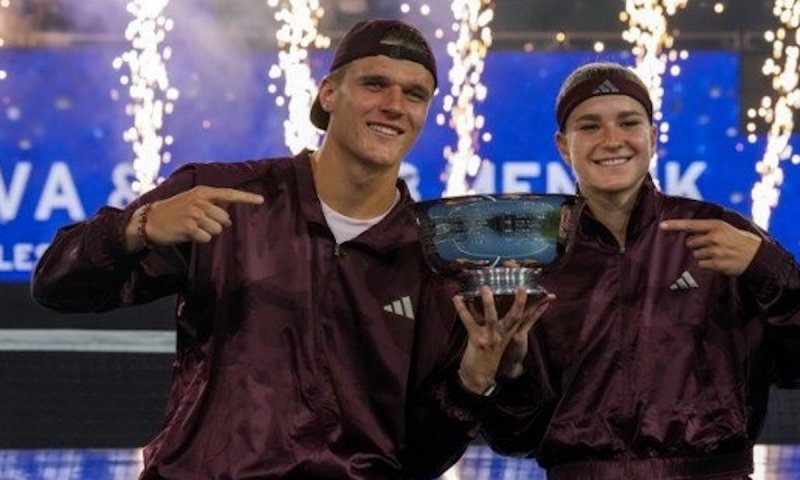 Česká pohádka v New Yorku! Muchová s Menšíkem přežili dva mečboly a slaví premiérový grandslamový titul