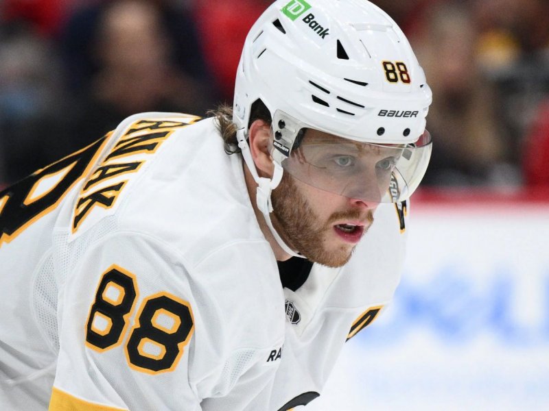 Céčko zřejmě dostane, ale ne proto, že by ho chtěli. Pastrňák čelí nepříjemné teorii z Bostonu
