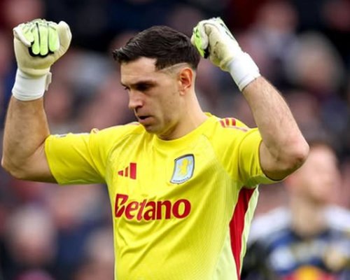 Argentinský čaroděj již další starty za Aston Villu nepřidá. Martínez je novou jedničkou Chelsea