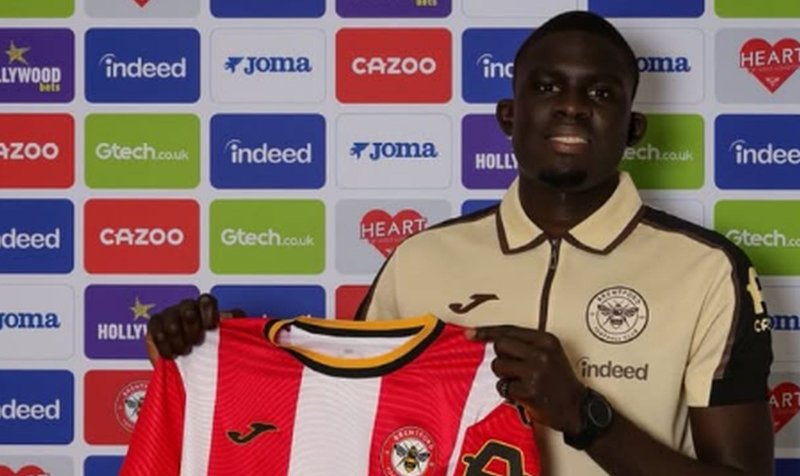 Doufám, že se West Ham brzy vrátí tam, kam patří, loučil se obránce Slavie. Nyní bude sloužit Brentfordu