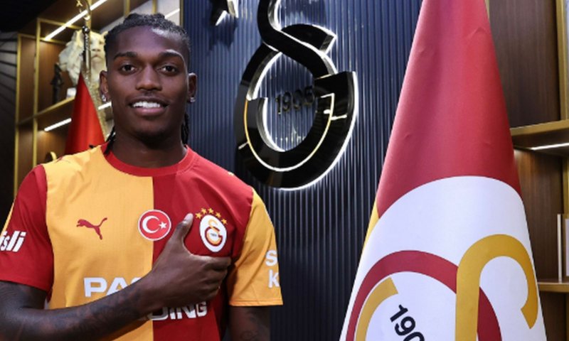 Další ofenzivní hvězda míří do Turecka. Leao se domluvil na spolupráci s Galatasarayem