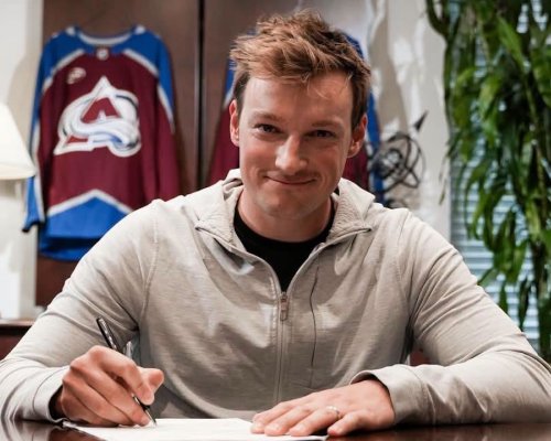 NHL má prvního dvacetimilionového muže. Makar podepsal nejdražší smlouvu historie