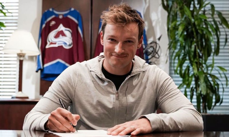NHL má prvního dvacetimilionového muže. Makar podepsal nejdražší smlouvu historie