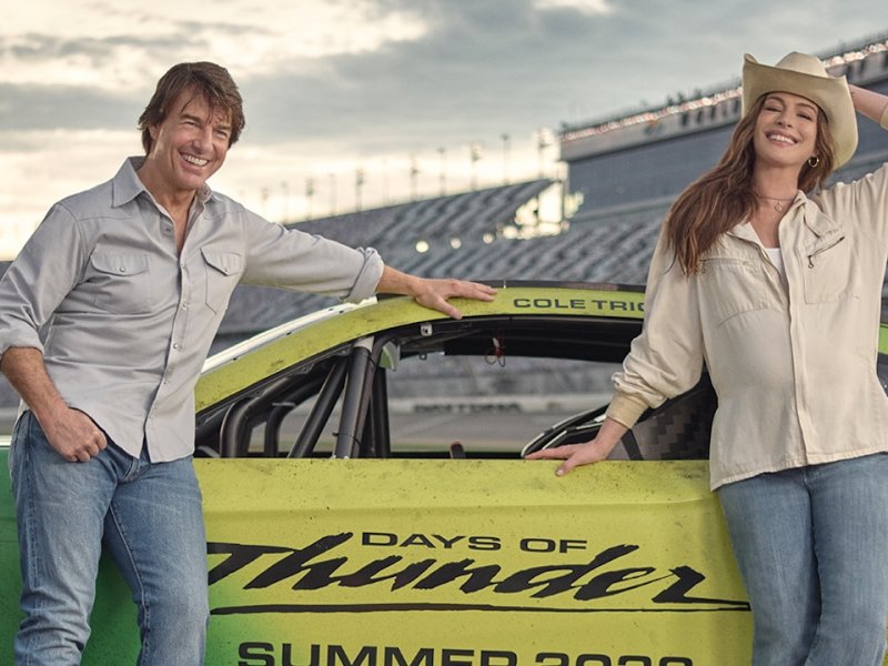 Top Gun už nestačí. Tom Cruise opráší další kultovní roli a skoro po 40 letech znovu usedne do závodního auta NASCAR