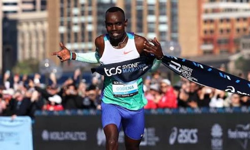 Sedm mužů bylo rychlejších než starý rekord. Sydney zažilo maraton, jaký ještě nevidělo a ovládl ho bývalý oštěpař