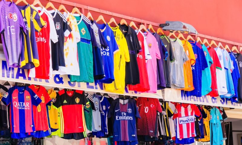 Dres za tisíce, životnost jedna sezona. Fotbal produkuje rok co rok miliony kusů odpadu