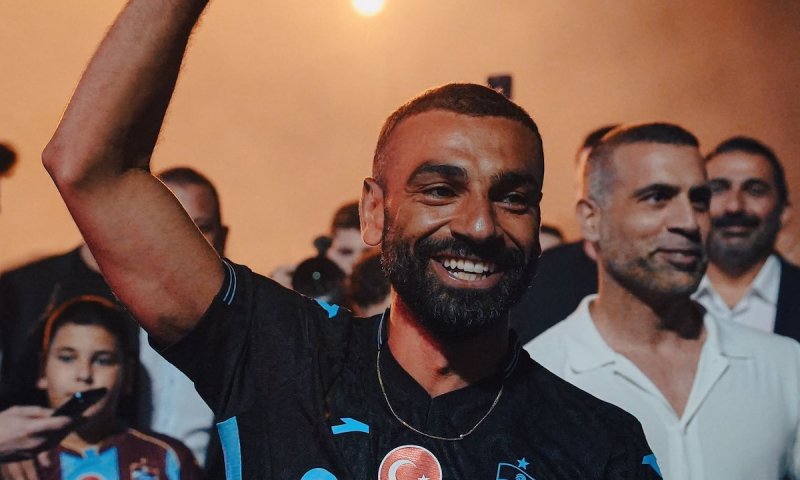Salah je v Turecku za boha. Stovky fanoušků přivítaly legendu Liverpoolu jako filmovou hvězdu