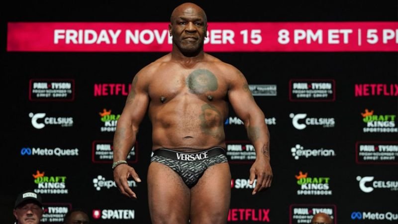 Mike Tyson měl domluvený zápas s hvězdou WWE za 100 milionů dolarů. Jedna rána ale vše zrušila