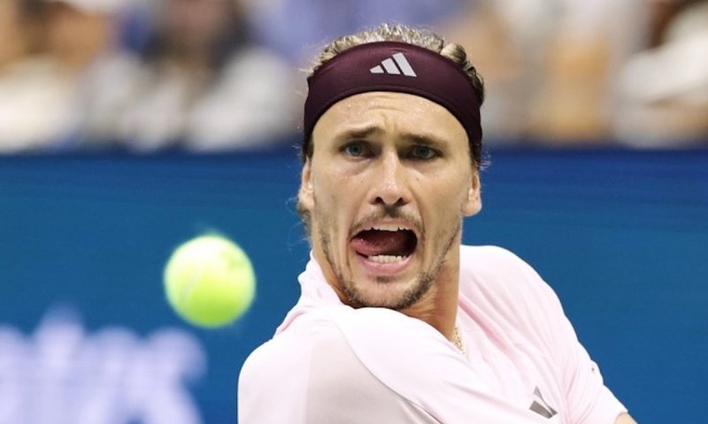 Beckerův rekord padl. Zverevova životní sezona pokračuje, semifinále zvládl na všech čtyřech grandslamech