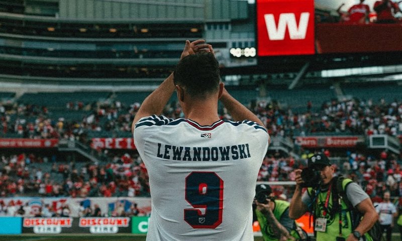 "Kdo jsi, hlupáku? Já vyhrál dvě Copy a mistrovství světa." Messiho kolega se pustil do Lewandowského