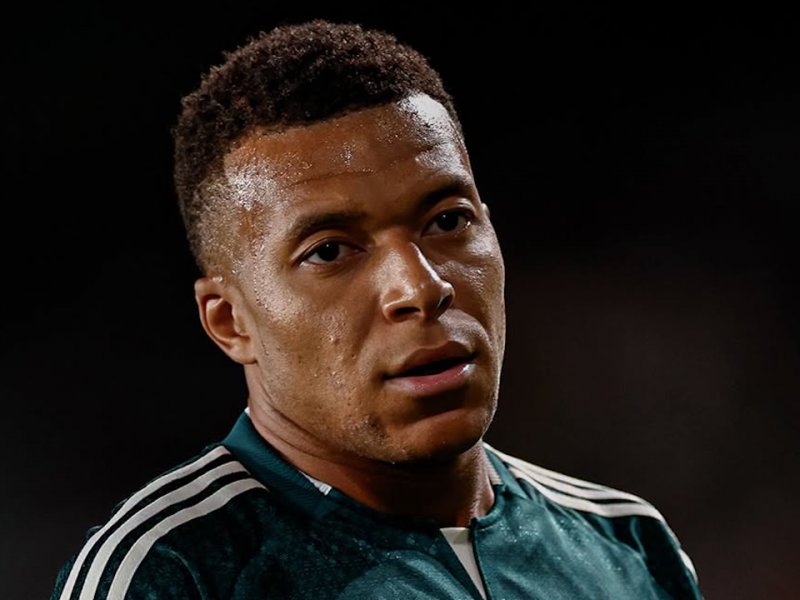 Mbappé s Viníciusem odmítli ukázat společný vzkaz, Šéf LaLigy jejich gesto ostře kritizoval