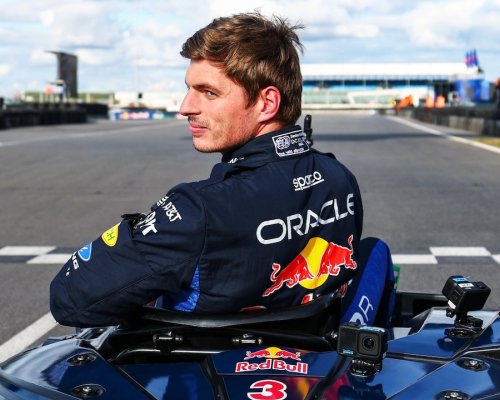 Sto soupeřů, 14 kol a hotovo. Verstappen předvedl na motokárách drtivou stíhací jízdu