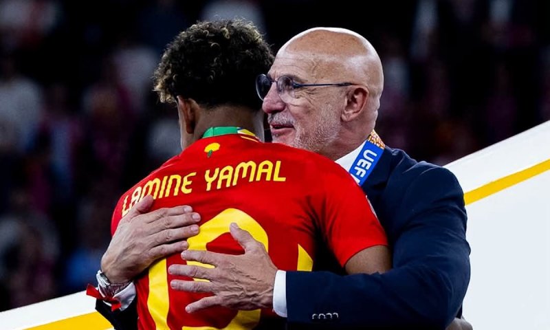 Tři trofeje a jen dvě soutěžní porážky. Španělsko si pojistilo De la Fuenteho až do roku 2032