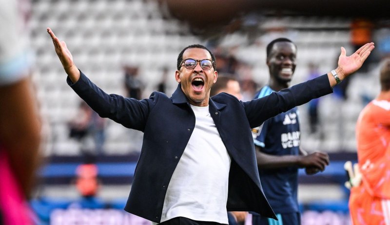 Emoce ve Francii. Bývalý kouč Chelsea slavil výhru před fanoušky Štrasburku, dočkal se urážek
