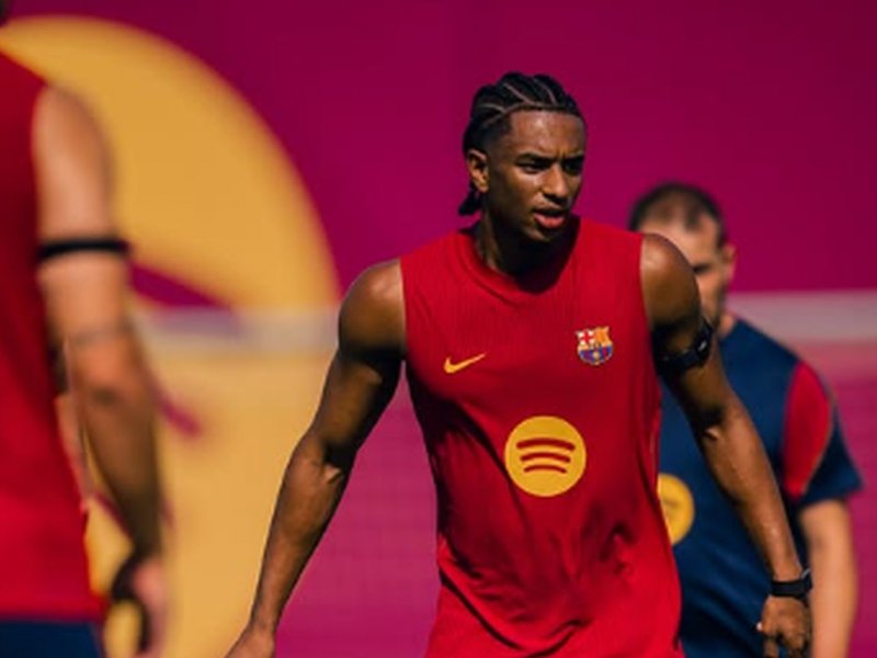 Opustí Barcelonu další odchovanec? Levý obránce by mohl v zimě odejít Anglie