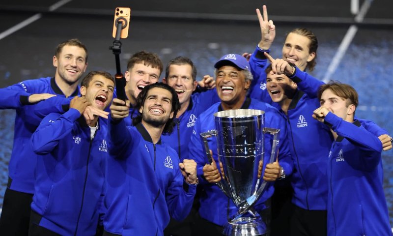 Laver Cup? Menšík poprvé slavil, Agassi si vychutnal Zvereva, největší ovace ale patřily Alcarazovi