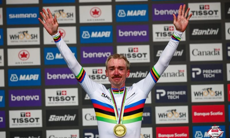 McNulty šokoval cyklistický svět! Po 32 kilometrech sólo jízdy se stal mistrem světa a po 33 letech vrátil USA duhový dres