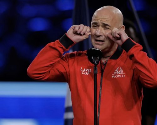 Laver Cup? Menšík poprvé slavil, Agassi si vychutnal Zvereva, největší ovace ale patřily Alcarazovi