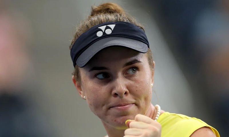 Nosková už na grandslamech nasázela 88 es, nikdo jich nedal víc. Jako první hráčka letos dosáhla na sérii devíti triumfů na majorech