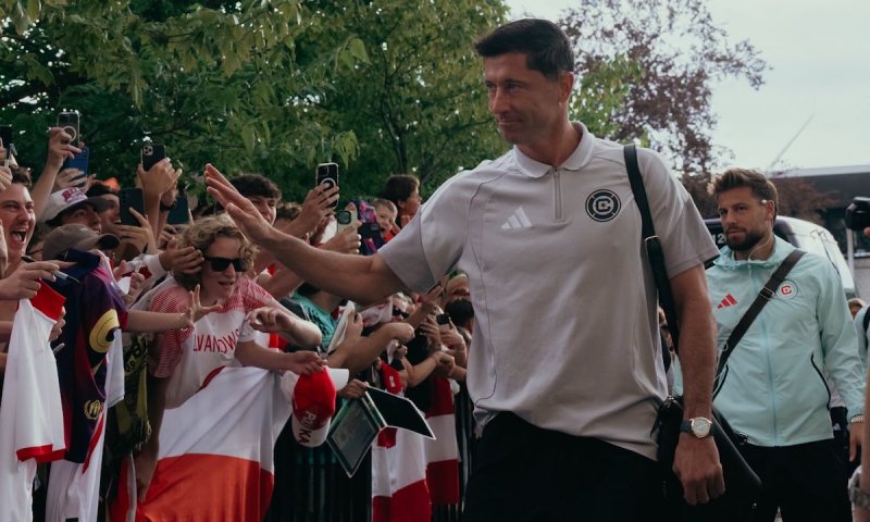"Je brzdou týmu, hrajeme v deseti." V Polsku sílí tlak na konec Lewandowského v reprezentaci