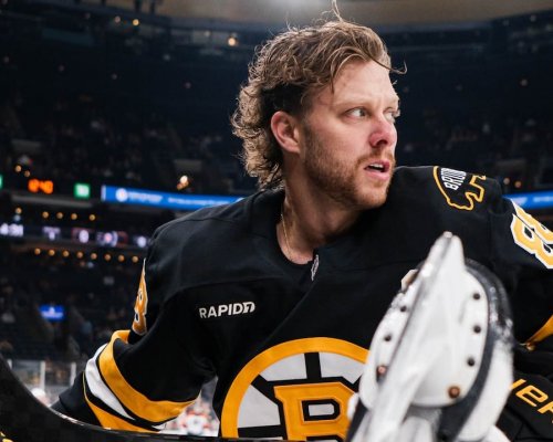 Nejen Pastrňák šplhá historickým pořadím. Crosby sahá po absolutním rekordu a McDavid stíhá Šťastného