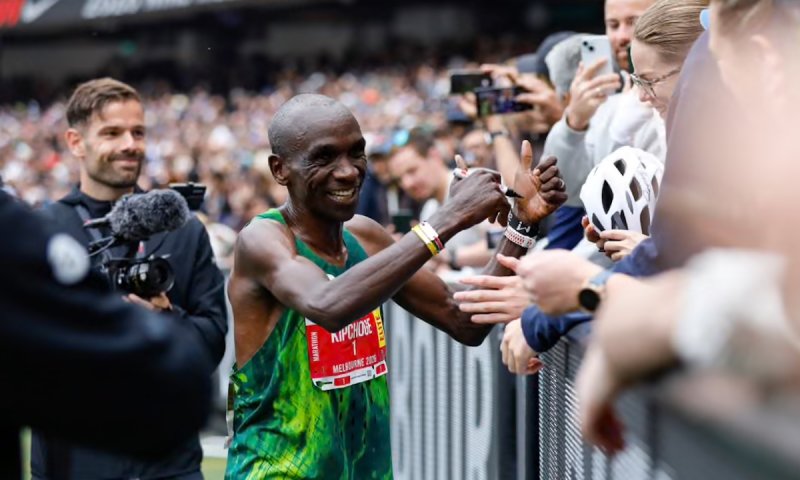 Maratonský král odmítá zestárnout! Jednačtyřicetiletý Kipchoge stanovil nový rekord Melbourne a chystá se i na Antarktidu