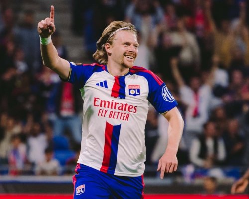 Šulc zase úřadoval! Lyon otočil zápas s Nice, přežil červenou kartu a vyšvihl se do čela Ligue 1
