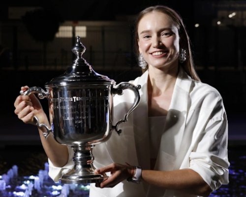 Čtyři tituly, 53 výher a další trofej do sbírky. Světová jednička Rybakinová opět předvedla demolici