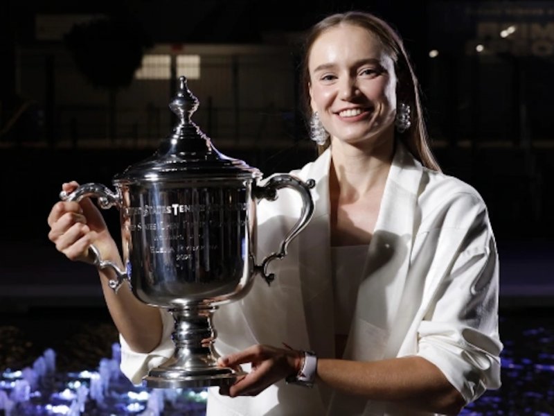 Čtyři tituly, 53 výher a další trofej do sbírky. Světová jednička Rybakinová opět předvedla demolici