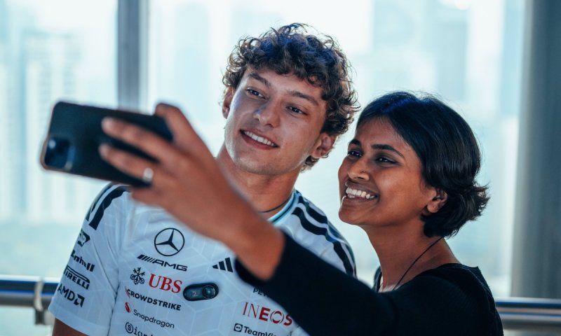 Antonelli změní dějiny F1, i když v Mexiku skončí devátý. Pérez oslaví 300 startů