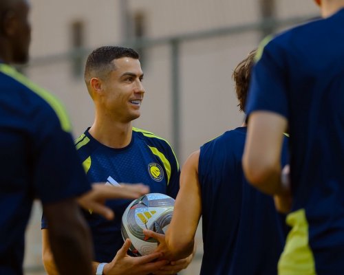 Ronaldo opět porazil Messiho! Fanoušci zvolili jeho sezonu 2008 nejlepší v historii Zlatého míče. Hlasování ale mělo háček