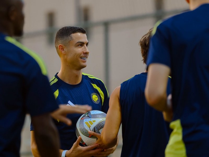 Ronaldo opět porazil Messiho! Fanoušci zvolili jeho sezonu 2008 nejlepší v historii Zlatého míče. Hlasování ale mělo háček