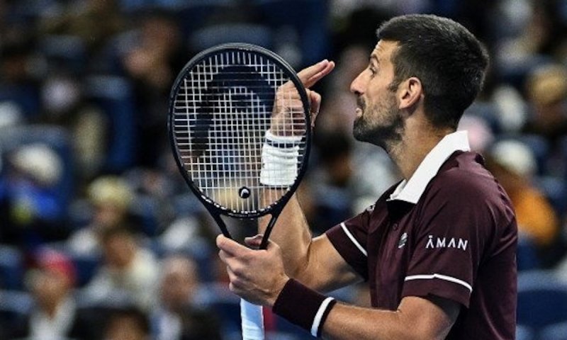 Djoković vymazal další Nadalův rekord. Po skalpu Zvereva v Pekingu ještě nikdy neprohrál a už je na 32:0