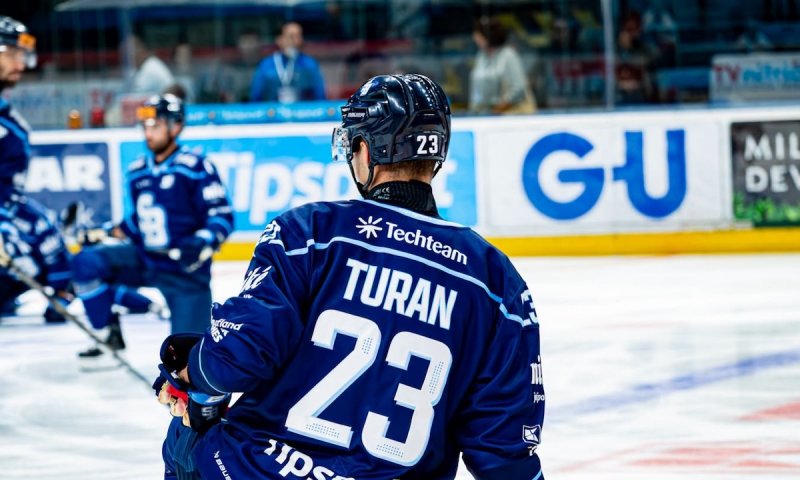 Slovan chce do české extraligy s rozpočtem Sparty či Třince. "Nemůžou nám říkat, co si to dovolujeme," vzkazuje šéf